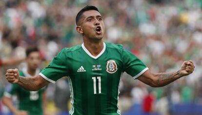 Elías Hernández festeja su gol contra El Salvador.