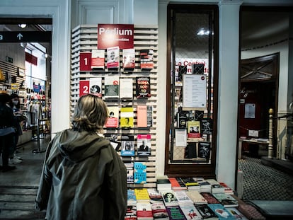 El rincón de los libros más vendidos en la Librería La Central, en Madrid, el pasado 2 de mayo.