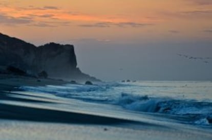 Atardecer en Zuma Beach, en Malibú (California).