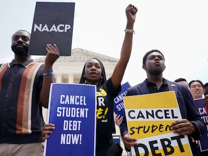 Manifestación ante el Tribunal Supremo de Washington para exigir el perdón de la deuda estudiantil.