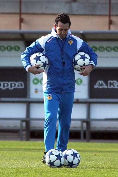 Unai Emery durante un entrenamiento del Valencia.