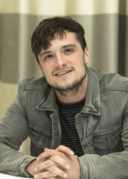 El actor de la saga 'Los Juegos del Hambre'' Josh Hutcherson fue portada de la revista gay 'Out', donde aprovechó para hablar de su sexualidad. "Me consideró principalmente heterosexual, pero no creo que sea 100% hetero. He conocido a chicos que me hacen pernsa 'es un tío guapo'. Me encantan las mujeres, pero creo que definirte como 100% algo te cierra la posibilidad de experimentar”.