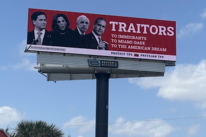 Una valla publicitaria con los rostros de los congresistas Marco Rubio, María Elvira Salazar, Carlos Giménez y Mario Díaz-Balart.
