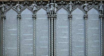 Puerta de la iglesia de Wittenberg en la que se muestran las 95 tesis reformistas de Mart&iacute;n Lutero. 