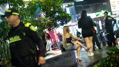 Policías de Colombia en las calles de Medellín.