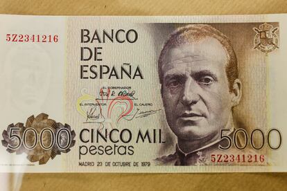 Billete de 5000 pesetas (30 euros) con el rostro de Juan Carlos I.