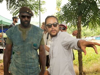 Idris Elba y Cary Fukunaga durante el rodaje de &#039;Beasts of no nation&#039;