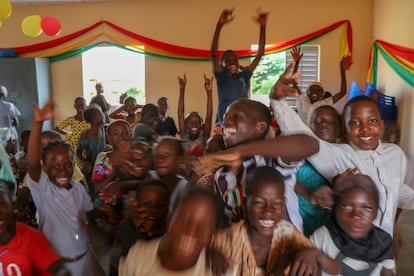 En Kidal, una de las zonas más afectadas por el conflicto armado en Malí, el 79% de los centros educativos han desaparecido, según Unicef. A final del año escolar de 2019, más de 900 escuelas en todo el país permanecían cerradas.