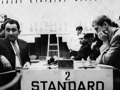 Tigrán Petrosián y Bobby Fischer, en 1971, durante una de las partidas del torneo de candidatos al título mundial.