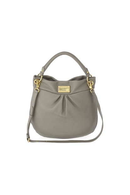 El clásico joven. El Q Hillier Hobo de Marc by Marc Jacobs se ha convertido en el compañero fiel de muchas mujeres. De diseño sencillo y adaptable a cualquier look muchas son las que han apostado por invertir en esta pieza.