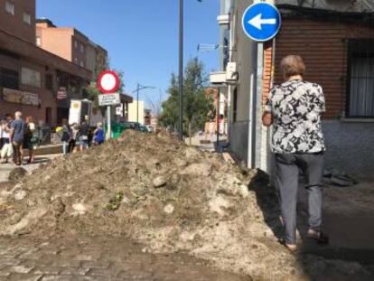 Montaña de granizo recogida en Arganda del Rey.