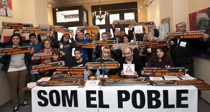 Los miembros de la Asamblea Micalet en su sede en Valencia.