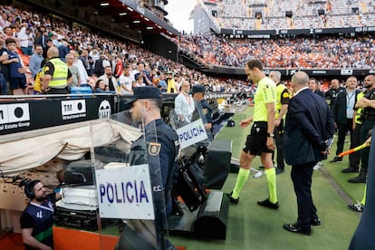 Referee Melero López enters the locker room tunnel at the end of the match.