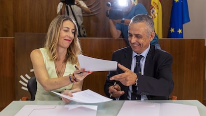 María Guardiola (PP) y Ángel Pelayo Gordillo (Vox) firman, el pasado viernes, un acuerdo de coalición para gobernar en Extremadura. 
