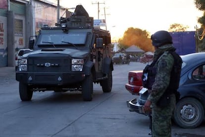 Miembros de la Marina mexicana en Apatzing&aacute;n (Michoac&aacute;n).