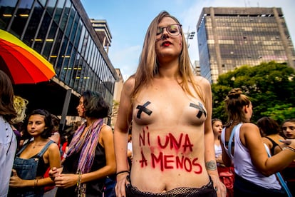 Una mujer en la marcha de São Paulo (Brasil).