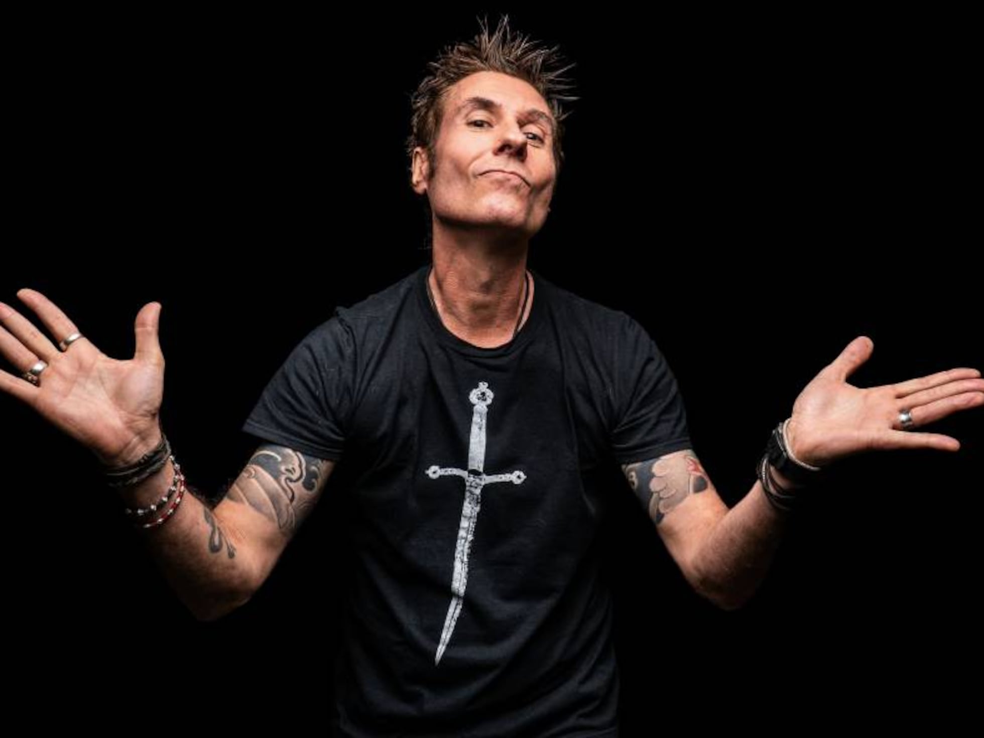 Imagem ilustrativa sobre Dinho Ouro Preto tira o palco e faz a plateia vibrar: Capital Inicial e Dado Villa‑Lobos no Rock in Rio 2026