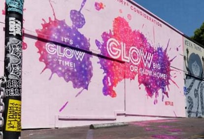 Mural promocional de la serie 'GLOW'.