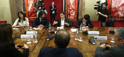 Reunion de Albert Rivera con los representantes de los trabajadores autonomos en el Congreso.