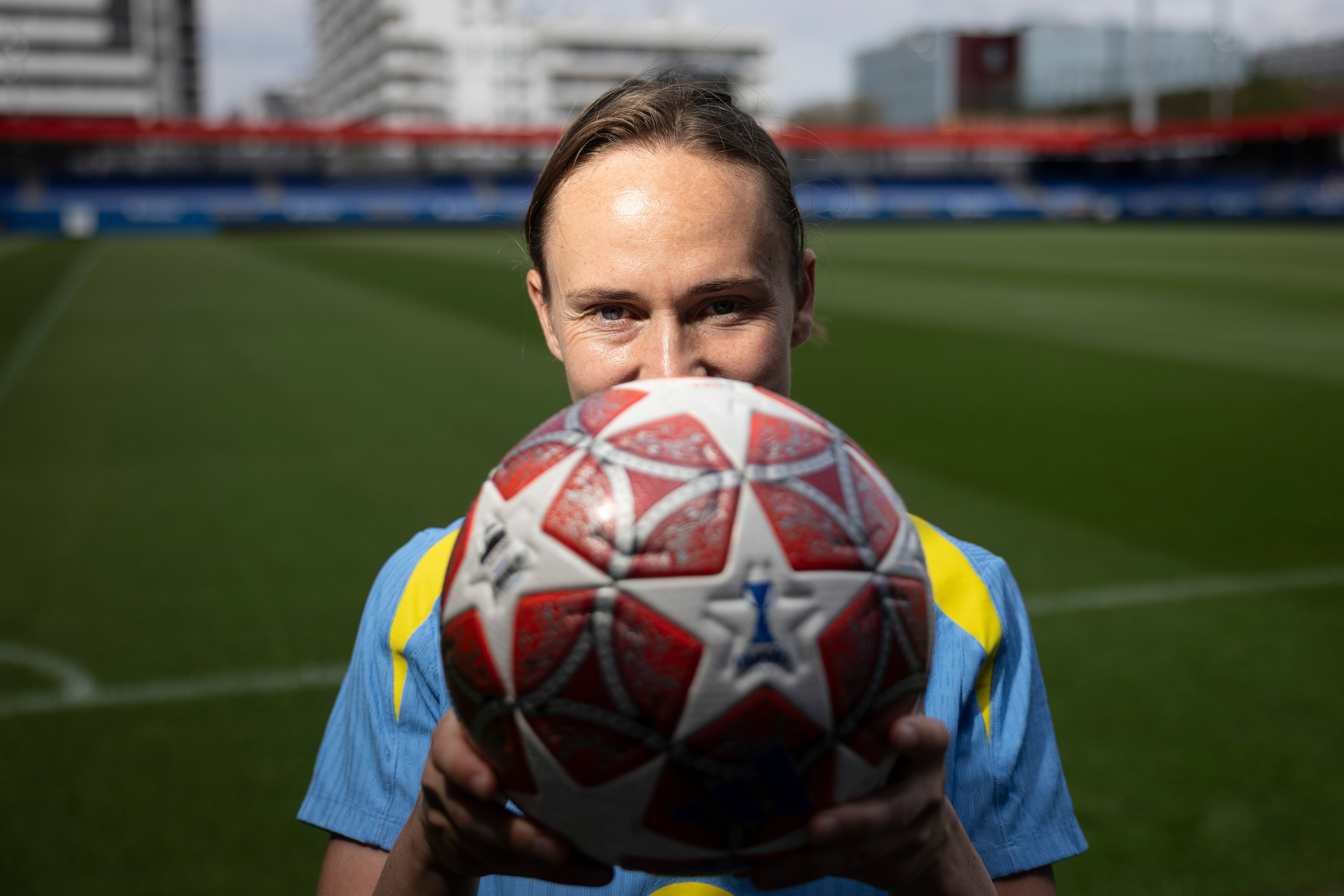La jugadora del FC Barcelona Caroline Graham Hansen, en el estadio Johan Cruyff de Sant Joan Despí.