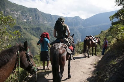 Camino a la catarata Gocta, situada en Perú.
