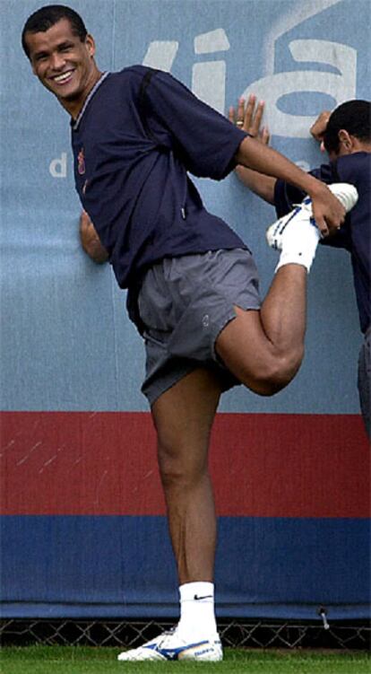 Vitor Borba <i>Rivaldo</i> durante el último entrenamiento del F.C. Barcelona antes de partir a Polonia