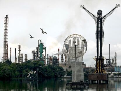 Vista de la refinería de Barrancabermeja de Ecopetrol, la más grande de Colombia.