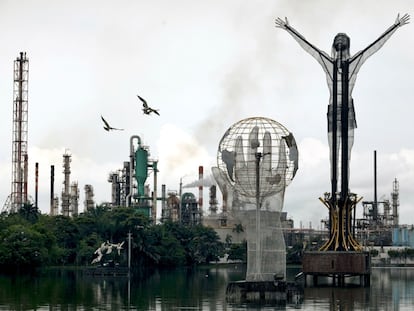 Vista de la refinería de Barrancabermeja de Ecopetrol, la más grande de Colombia.