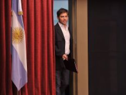 El ministro argentino de Econom&iacute;a, Axel Kicillof, llega para ofrecer una rueda de prensa en Buenos Aires (Argentina). 