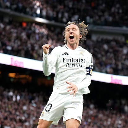 MADRID, SPAIN - FEBRUARY 23: Luka Modric of Real Madrid celebrates scoring his team's first goal during the LaLiga match between Real Madrid CF and Girona FC at Estadio Santiago Bernabeu on February 23, 2025 in Madrid, Spain. (Photo by Angel Martinez/Getty Images)