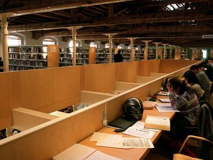 Biblioteca Vapor Vell en el barrio de Sants, Barcelona. 