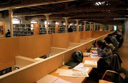 Biblioteca Vapor Vell en el barrio de Sants, Barcelona. 