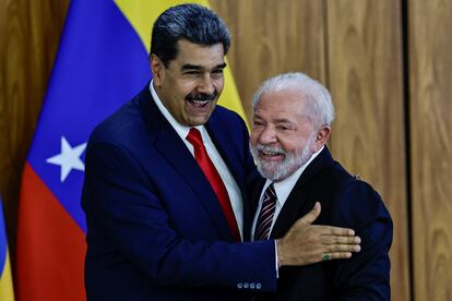 El presidente de Brasil, Lula da Silva, con su homólogo de Venezuela, Nicolás Maduro
