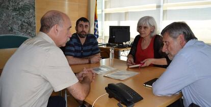 La alcaldesa de Badalona, Dolors Sabater, durante una reuni&oacute;n en el Ayuntamiento