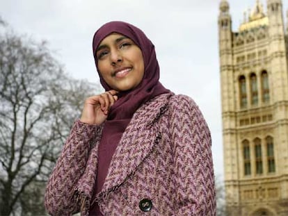 Shabina Begum, en las afueras del Parlamento, en Londres.