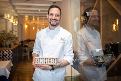 Cristian Granero, en la sala de su restaurante.