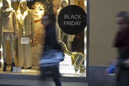 Una de les botigues del Portal de l'Àngel que aplica el Black Friday.