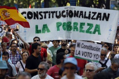 Manifestación a favor de un referéndum sobre la reforma constitucional, ayer en Madrid.