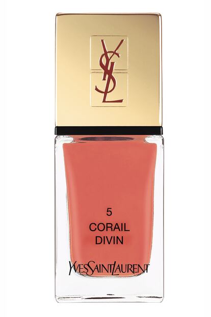 Se pueden vestir las uñas de coral con el esmalte La Laque Couture Corail Divin N5 de YSL. Su precio es de 28,60 euros.