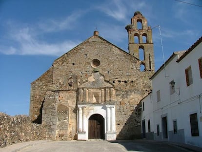 El monasterio fue fundado en 1486 por bula del papa Inocencio VIII para acoger frailes en Belalcázar (Córdoba). La iglesia fue expoliada y quemada durante la Guerra Civil. El techo se encuentra en avanzado estado de derrumbe. La Administración ha anunciado una actuación urgente para frenar el progresivo deterioro y el desplome de la bóveda de medio cañón.