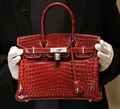 Uno de los ejemplares del bolso Birkin realizado con piel de cocodrilo.