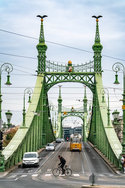 El puente de la Libertad, que salva el Danubio y enlaza Buda con Pest.