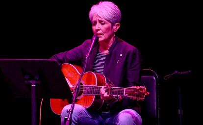 Joan Baez, durante un concierto en Los &Aacute;ngeles, en octubre de 2017. 