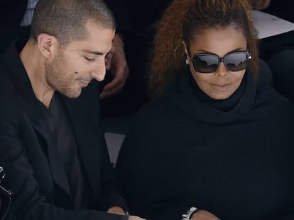 Janet Jackson y su esposo Wissam Al Mana, en el desfile de Hermès en París.