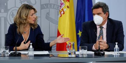 La ministra de Trabajo, Yolanda Díaz, y el ministro de Inclusión, Seguridad Social y Migraciones, José Luis Escrivá, durante la rueda de prensa posterior al Consejo de Ministros.