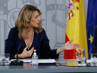 La ministra de Trabajo, Yolanda Díaz, y el ministro de Inclusión, Seguridad Social y Migraciones, José Luis Escrivá, durante la rueda de prensa posterior al Consejo de Ministros.