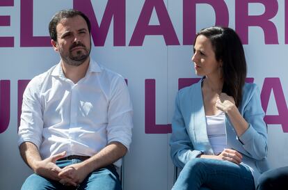 El líder de Izquierda Unida, Alberto Garzón, y la secretaria general de Podemos, Ione Belarra, en un acto en Madrid el pasado 2 de mayo.