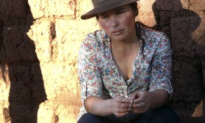 Raquel Tello comenta las dificultades de vivir sin acceso a suficiente agua en Huallhua.