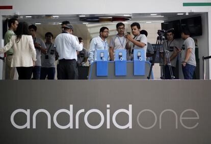 Visitantes en la presentaci&oacute;n de Android One en Nueva Delhi.