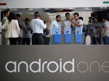 Visitantes en la presentaci&oacute;n de Android One en Nueva Delhi.